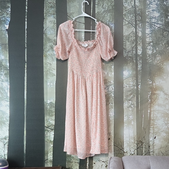 Mable Dresses & Skirts - Chic Floral Midi Dress with Ruffled Sleeves